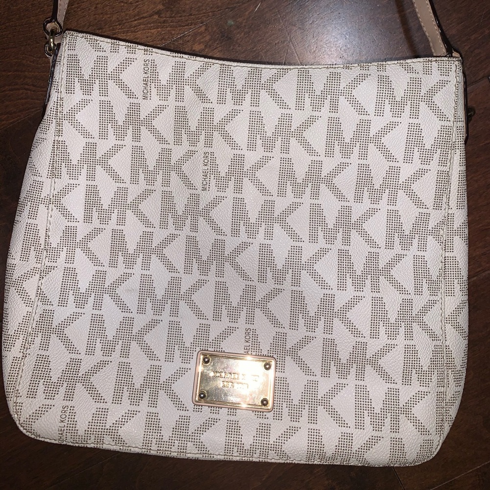 MICHAEL KORS. JET SET TRAVEL LARGE MESSENGER BAG